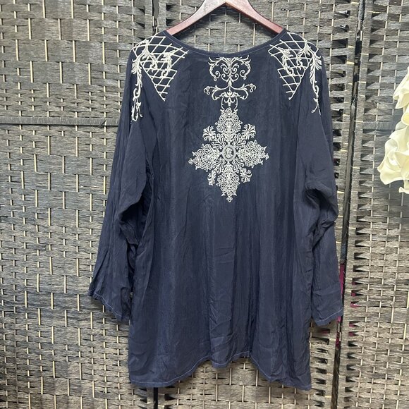 Johnny Was Navy Blue Embroidered Long Sleeve Tunic Henley Top Size 4X - Picture 8 of 8